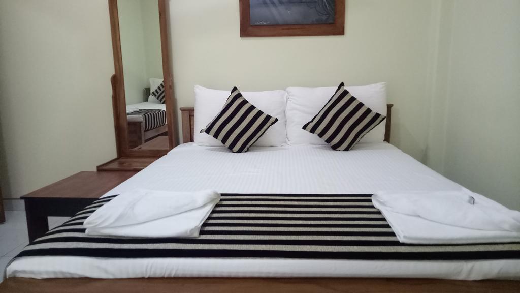 Heritage Lake View Anuradhapura Exterior foto