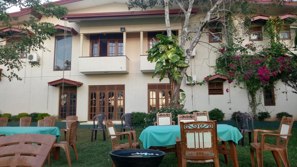 Heritage Lake View Anuradhapura Exterior foto