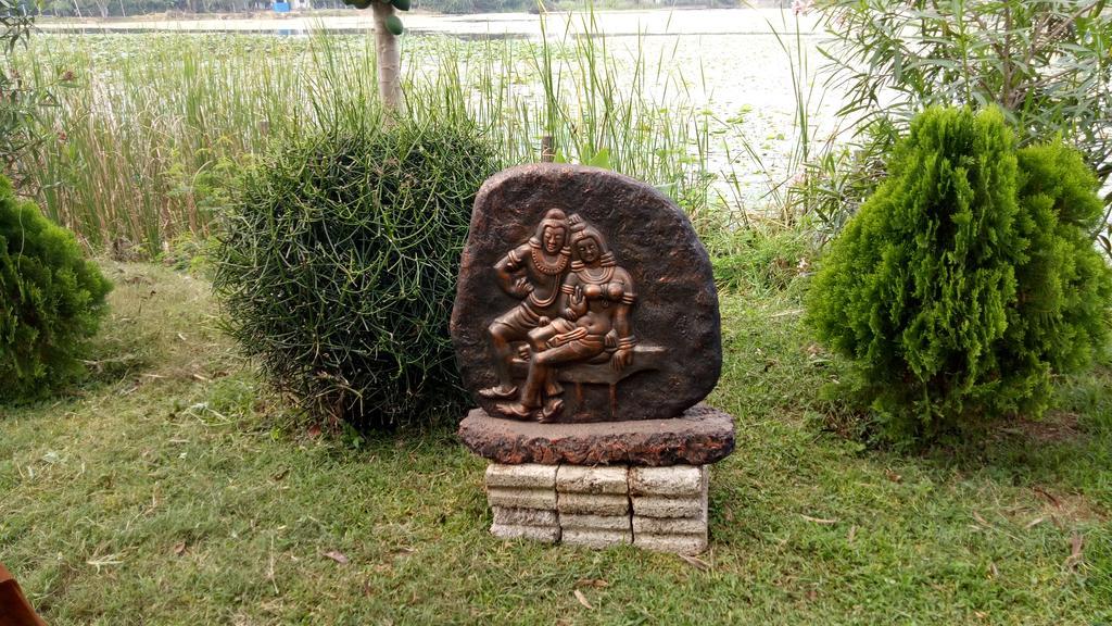 Heritage Lake View Anuradhapura Exterior foto